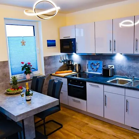 Elegantes & Modernes Neli Mit Terrasse, 100m Zum Hafen Mueritz Apartament