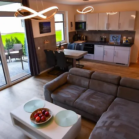 Apartment Elegantes & Modernes Neli Mit Terrasse, 100m Zum Hafen Mueritz Robel